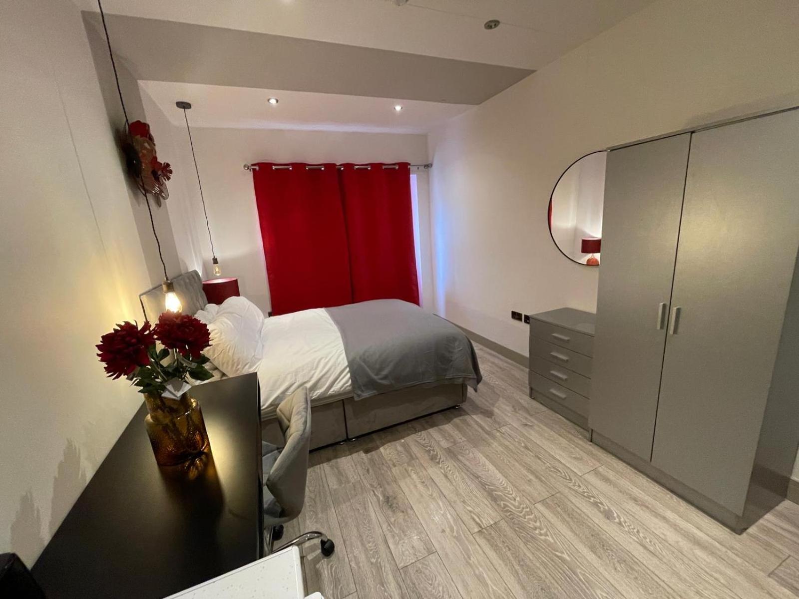 Letzi Premium Cozy Retreat Private En-Suite Rooms, Wembley London Exterior foto