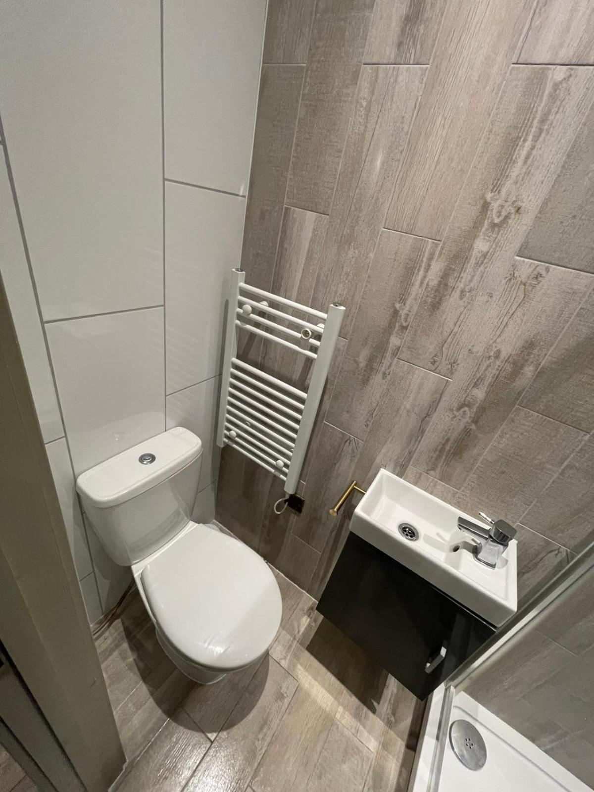 Letzi Premium Cozy Retreat Private En-Suite Rooms, Wembley London Exterior foto