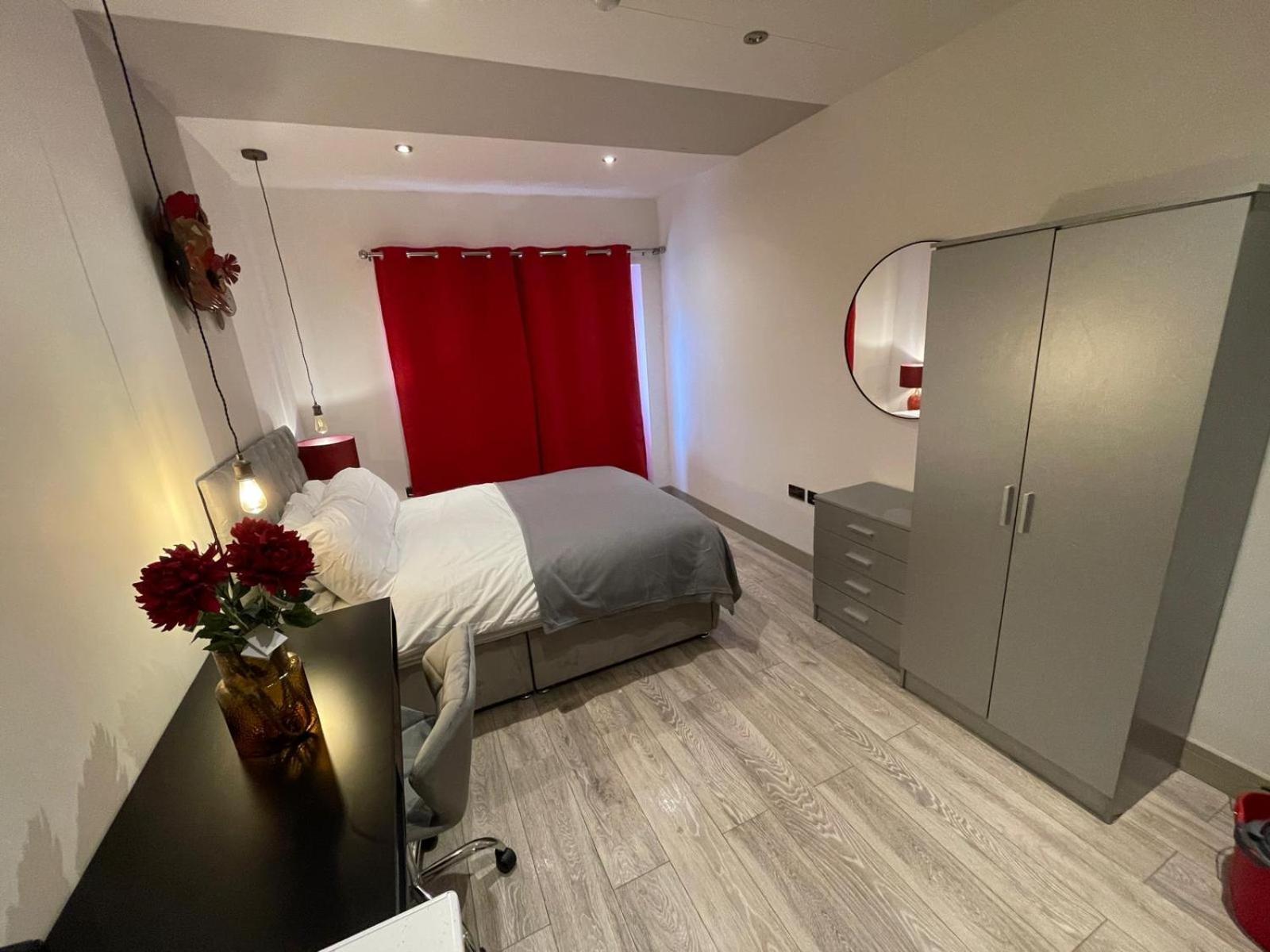 Letzi Premium Cozy Retreat Private En-Suite Rooms, Wembley London Exterior foto